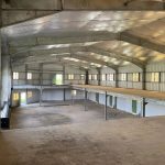 Grand hangar avec volets roulants métalliques à Remire-Montjoly